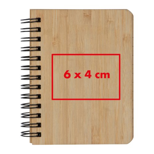 Licht houten notitieboek met spiraalbinding.
