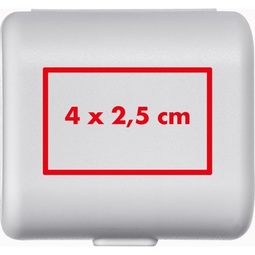 Witte reisadapter met inklapmechanisme.