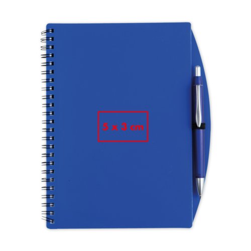 Blauw notitieboek met spiraal en penhouder.