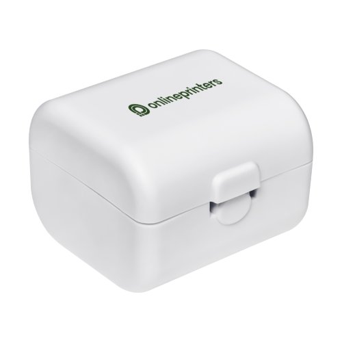 Witte reisadapter met klapmechanisme.