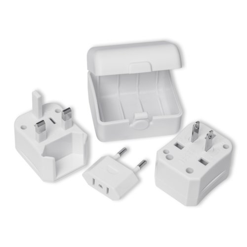 Witte plastic reisadapter met verschillende soorten stekkers en opbergdoos.