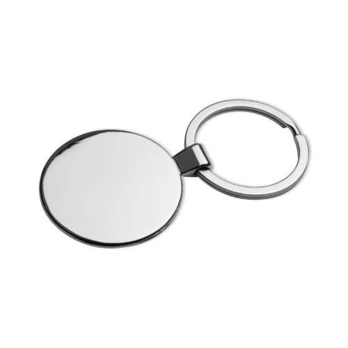 Grijze metalen sleutelhanger met patroon en sleutelring.