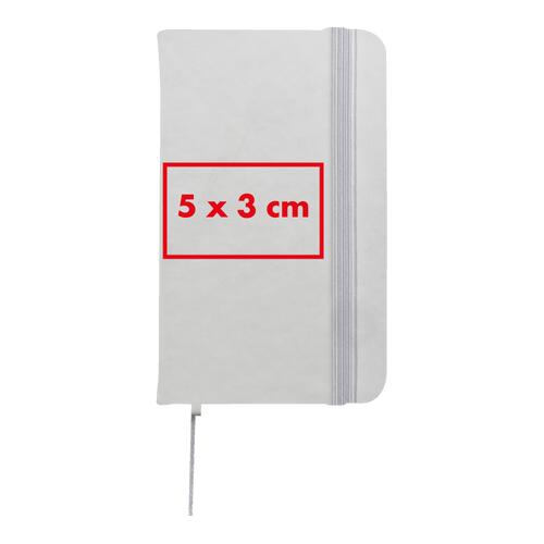 Zwart notitieboek met elastische sluiting en bladwijzer.