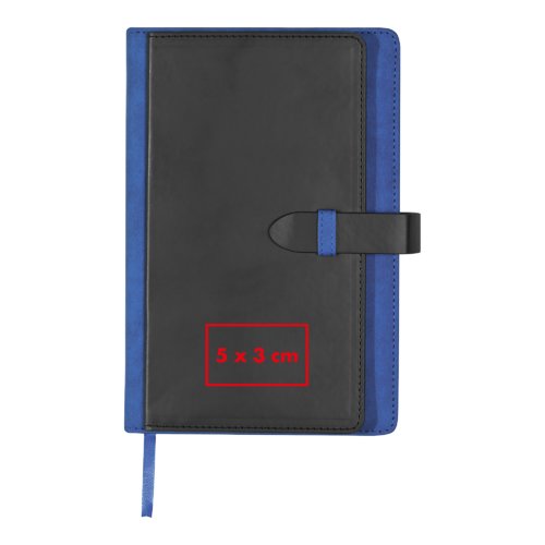 Notitieboek met sluitband en bladwijzer.