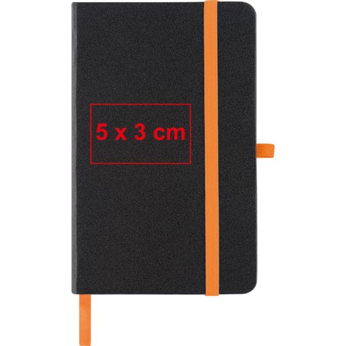 Zwart notitieboek met elastische sluiting en leeslint.