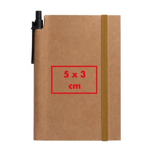 Bruin notitieboek met elastische band en pennenhouder.