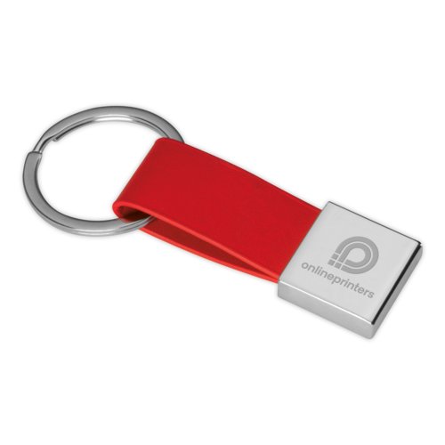 Rode sleutelhanger met metalen ring.