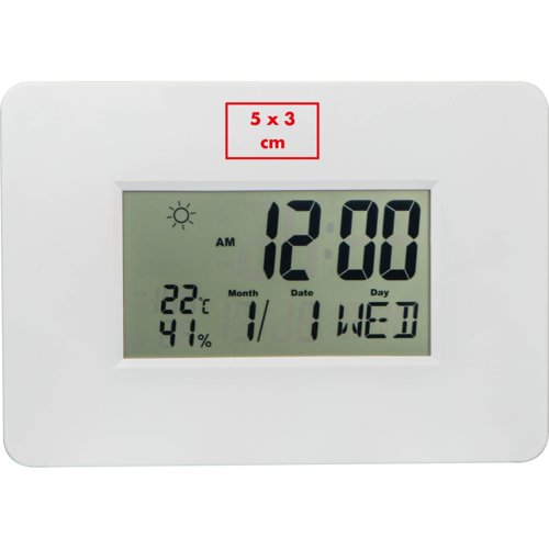 Witte wandklok met digitale display.