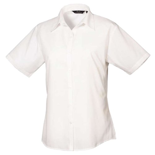 Witte popeline blouse met korte mouwen en knoopsluiting.
