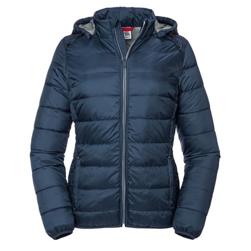 Marineblauwe gewatteerde damesjas van polyester met capuchon.