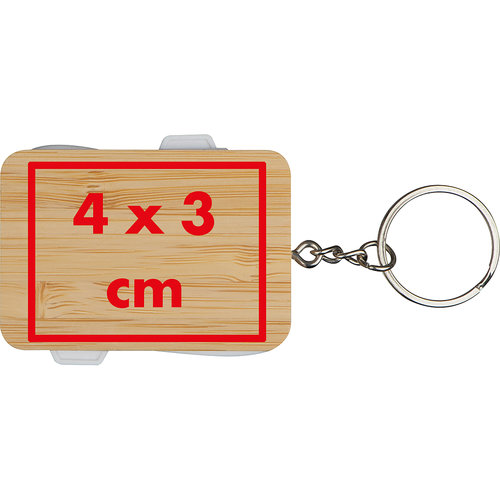 Houten sleutelhanger met metalen ring en gentegreerde flesopener.