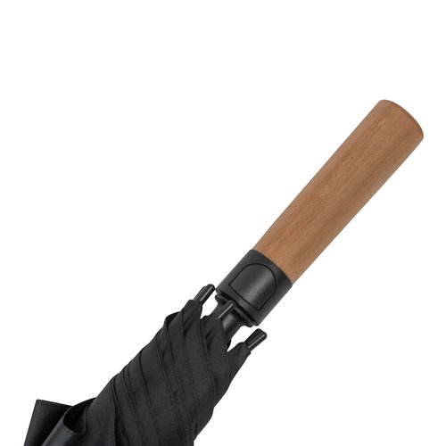 Zwarte paraplu met houten handvat en handmatig openingsmechanisme.
