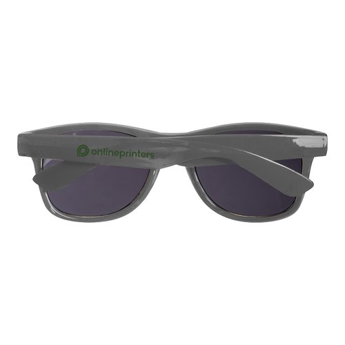 Zilvergrijze RPET zonnebril met donkere glazen.