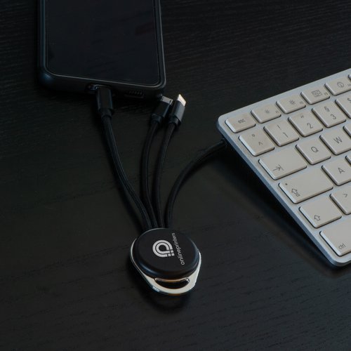 Zwarte kabelset met verschillende connectoren.
