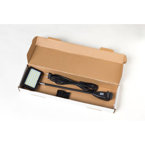 Zwarte LED-lamp met kabel en stekker voor displays.