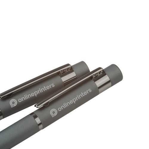 Antracietkleurige schrijfset met balpen en etui.