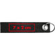 Zwarte vilten sleutelhanger met metalen ring.